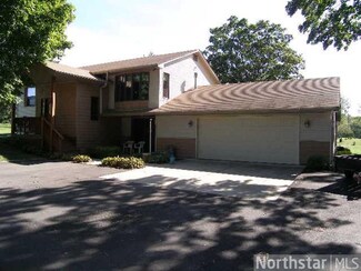 2112 Budd Ave, Maple Plain, MN 55359