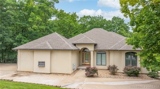 135 Greensboro Ct, Lake Ozark, MO 65049
