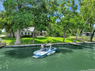 1113 E Zipp Rd, New Braunfels, TX 78130