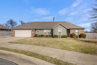 471 Capri St, Centerton, AR 72719