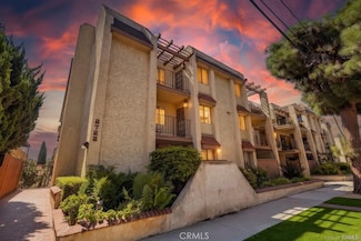 2722 E 20th St Unit 104, Signal Hill, CA 90755