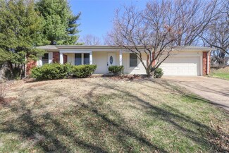 5 Silverbrook Dr, Florissant, MO 63033