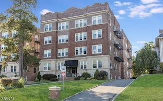 16 Forest St Unit 403, Montclair, NJ 07042