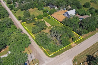 1102 Maple Dr, Bartonville, TX 76226