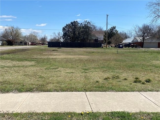 104 S Broadway Ave, Hobart, OK 73651