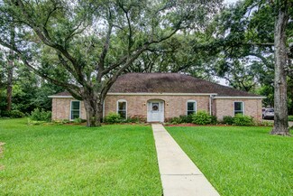 205 Hillcrest Dr, Alvin, TX 77511