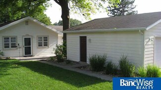 4135 B St, Lincoln, NE 68510
