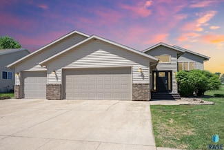 1025 Angel Ln, Canton, SD 57013