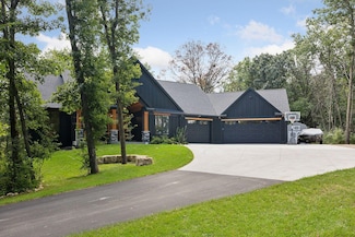 3028 Pinewood Rd SE, Rochester, MN 55904