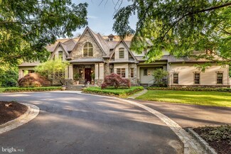 893 Parkes Run Ln, Villanova, PA 19085