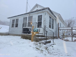 13 Water St, Adams, MA 01220