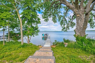 115 Lakeshore Cir, Waconia, MN 55387