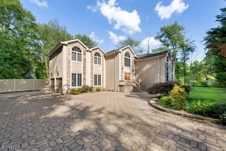 35 Waughaw Rd, Towaco, NJ 07082