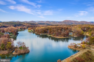 43 S Lakewood Dr, Ridgeley, WV 26753