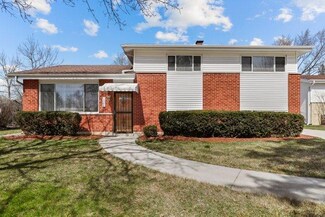 1904 E Wood Ln, Mount Prospect, IL 60056
