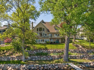 3403 Kings Point Rd, Excelsior, MN 55331