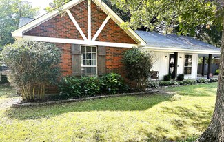 4041 Oak Rd, Memphis, TN 38135