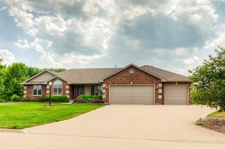 5648 NW 5th Ct, Des Moines, IA 50313