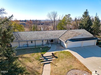 1831 Santa Gertrudis Dr, Bismarck, ND 58503