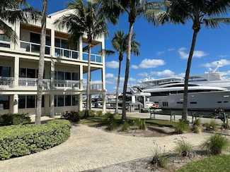 1001 10th Ave S, Naples, FL 34102
