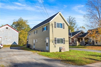 6821 Mcalpine St, Lyons Falls, NY 13368