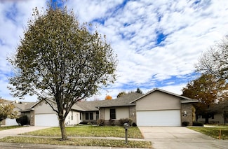 1412 Kings Run Dr NW, Rochester, MN 55901