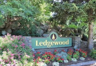8 Ledgewood Way Unit 17, Peabody, MA 01960