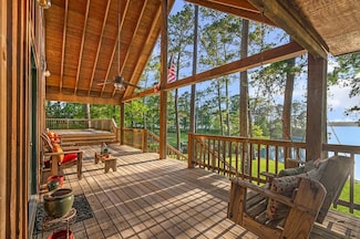 355 Cr 374 E, Broaddus, TX 75929