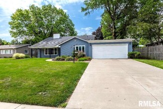 22 Parkwood Dr, Davenport, IA 52803