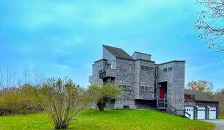 190 Old County Rd, Rockport, ME 04856