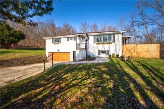 8 Wabash St, Cecil-Bishop, PA 15321
