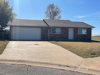 1135 Hillside Dr, Enid, OK 73701