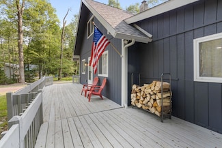 1735 Lake Ln, Pocono Lake, PA 18347