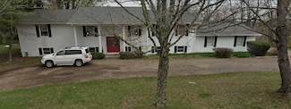 1321 S Westwood Dr, Zanesville, OH 43701