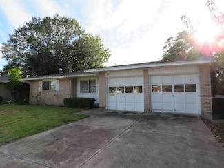 5111 Foster Ave, Groves, TX 77619