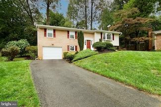 5000 Pylers Mill Ct, Fairfax, VA 22032