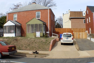 2205 6th St S, Arlington, VA 22204