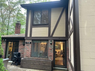 118 Skyline Dr, Coram, NY 11727