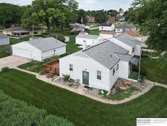 2851 Reynolds St, Omaha, NE 68112