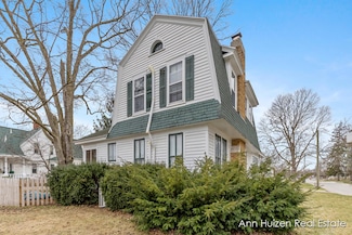 424 Lincoln Lake, Lowell, MI 49331