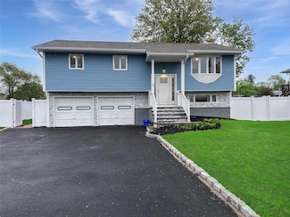 42 Blacker St, Brentwood, NY 11717