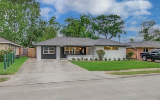 4914 W 43rd St, Houston, TX 77092