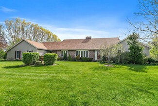 4404 Gayle Dr, Woodstock, IL 60098