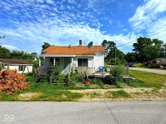 1510 E Locust St, Petersburg, IN 47567