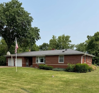 751 E 4th St, Clinton, IN 47842