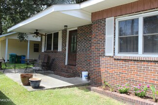 1217 Polk Ave, Pascagoula, MS 39567