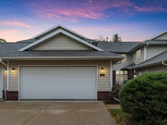 56 Pentire Cir, Iowa City, IA 52245