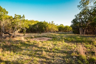 720 Thanksgiving Rd, Utopia, TX 78885