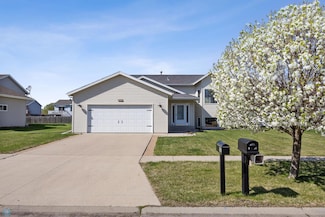 1683 Oakwood Dr, West Fargo, ND 58078