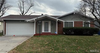 2560 Woodsage Dr, Florissant, MO 63033